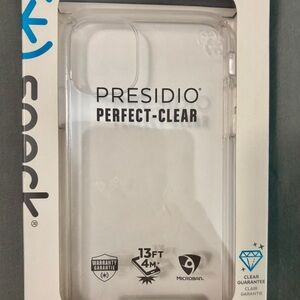 Speck Presidio Perfect-Clear Case - Transparent for IPhone 11.